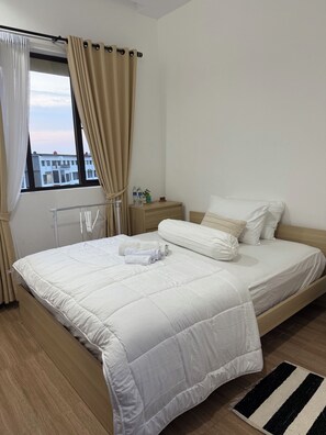 3 bedrooms, iron/ironing board, Internet, bed sheets