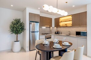 Fridge, microwave, oven, stovetop