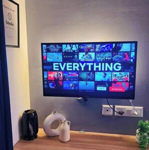 Room - Luxury lofty heaven studio Apartment (Noida)