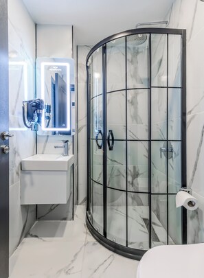 Standard Double Room, City View | Bathroom | Free toiletries, hair dryer, slippers, soap - Solin Hotel İstanbul Airport (Arnavutkoy)