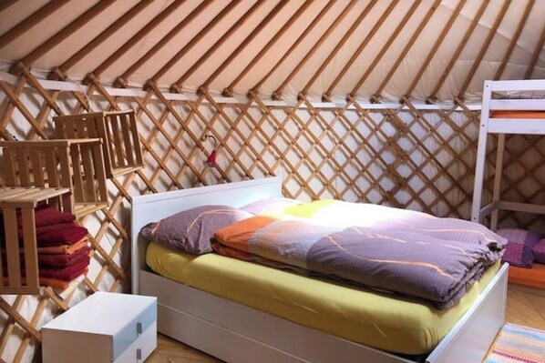 1 habitación y ropa de cama