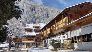Exterior - Apartment 'Kaltenhauser Hof' with Mountain View, Shared Terrace and Wi-Fi (Rasen Antholz)