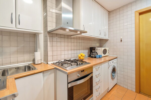 Fridge, microwave, oven, stovetop