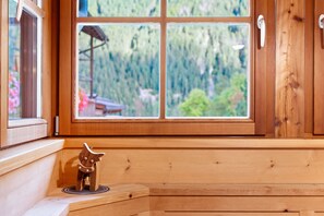 Interior - Apartment 'Zirm' with Mountain View, Shared Terrace and Wi-Fi (Rasen Antholz)