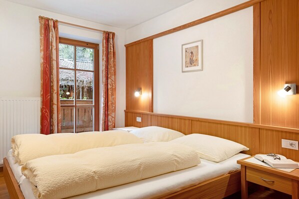 1 bedroom, WiFi, bed sheets