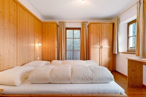 2 bedrooms, WiFi, bed sheets