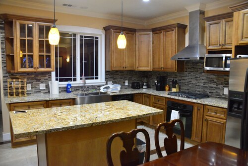 Modern 6-bedroom 4 bath in San Jose with AC, fitness room