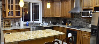 Modern 6-bedroom 4 bath in San Jose with AC, fitness room