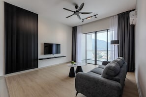 Executive Apartment, 3 Bedrooms, City View | Living area