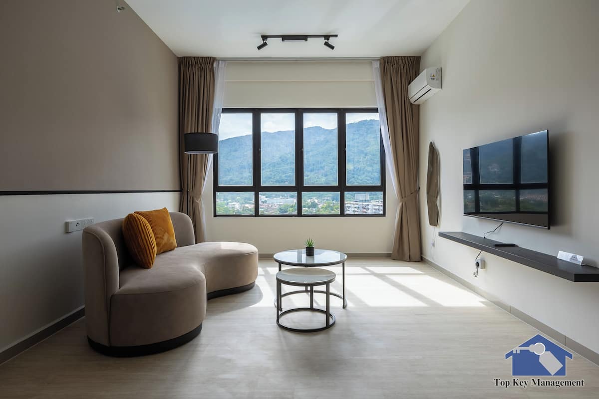 Deluxe Apartment, 2 Bedrooms, City View | Living area