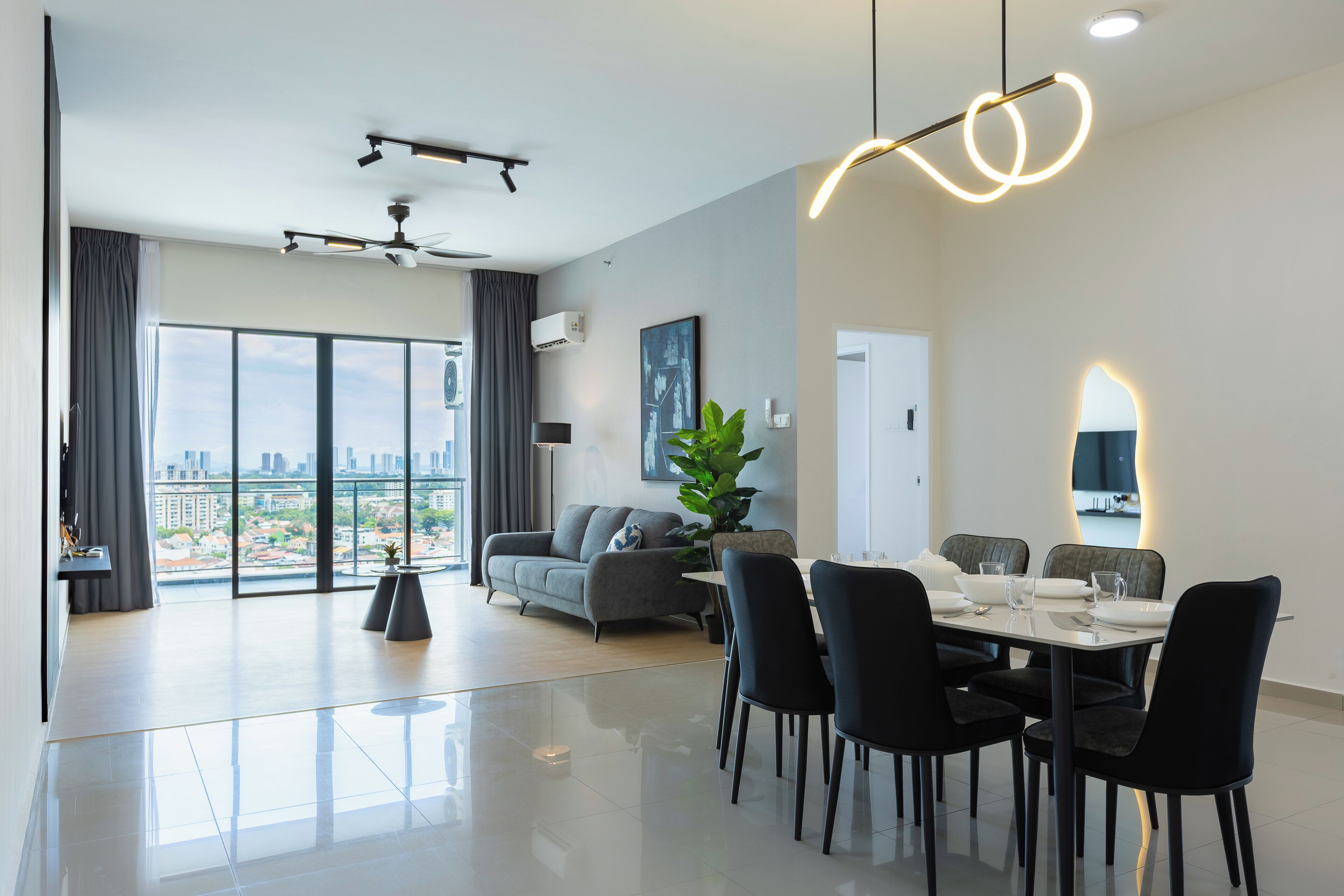 行政公寓, 3 间卧室, 城市景观 | 起居区 | 40-英寸智能电视（配备数码频道）