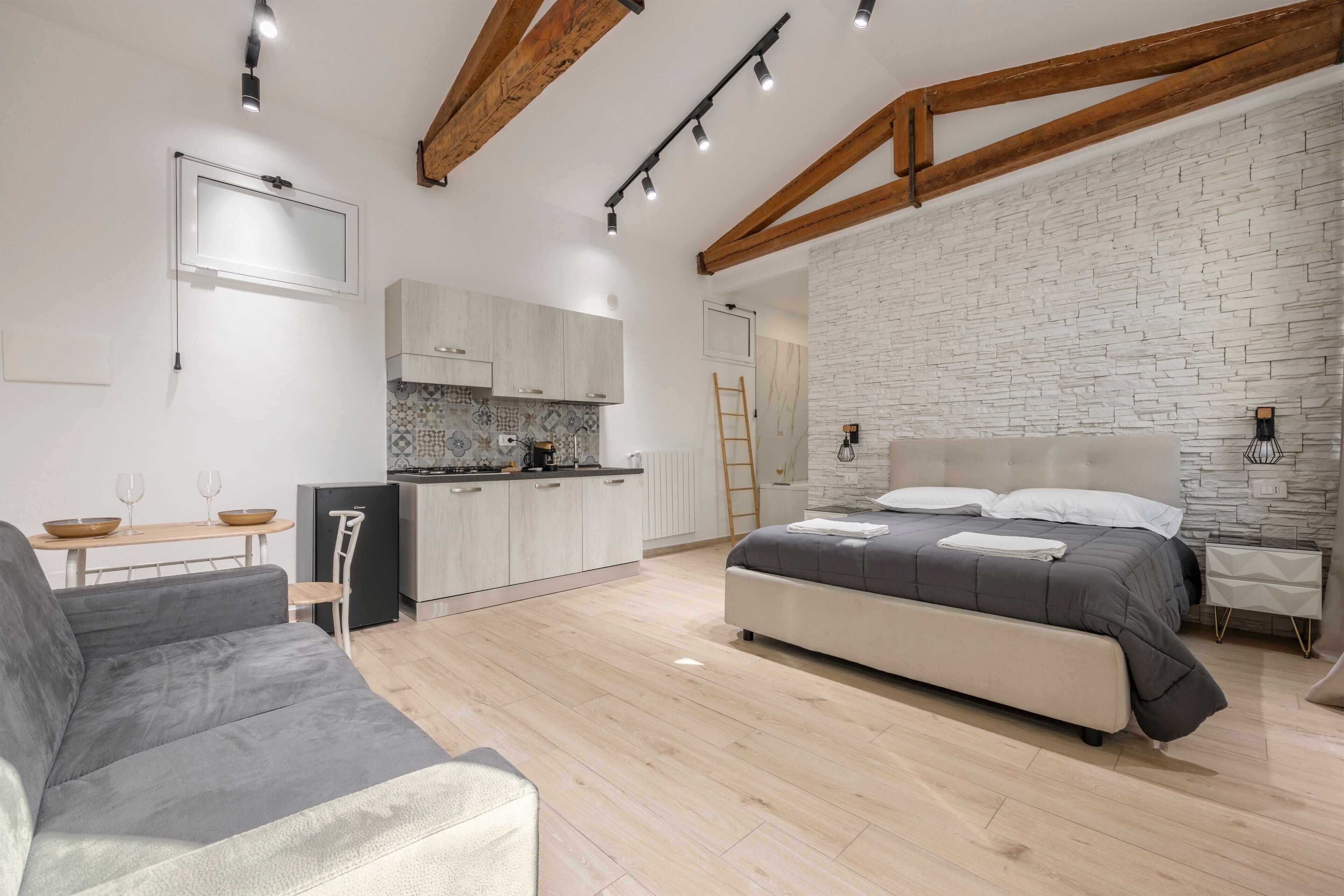 4 Schlafzimmer, Schreibtisch, WLAN, Bettwäsche