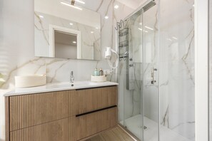 Unclassified image, 2 of 31, button