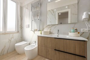 Unclassified image, 4 of 31, button