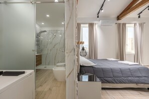 Shower, hair dryer, towels - Mangano Suite Apartment (Palermo)