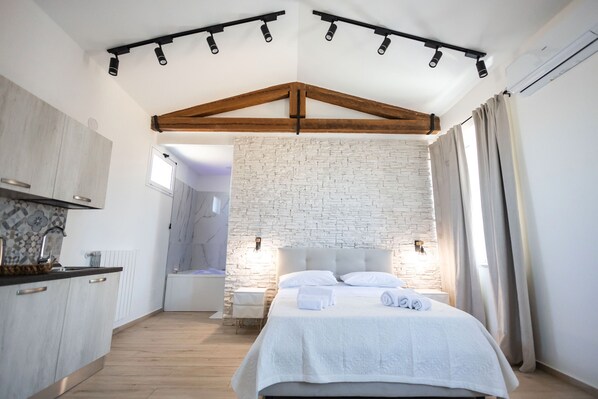 4 bedrooms, WiFi, bed sheets