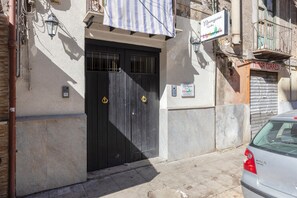 Exterior detail - Mangano Suite Apartment (Palermo)