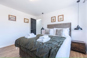 4 Schlafzimmer, Bügeleisen/Bügelbrett, WLAN, Bettwäsche