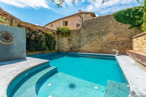 Pool - Galet Rose Room with Shared Pool, Wi-Fi and Air Conditioning (Collias)