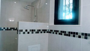 Shower, hair dryer, toilet paper