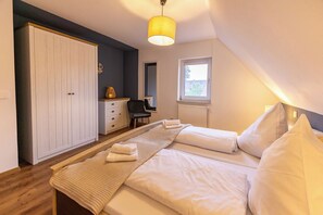 2 bedrooms, desk, free WiFi, bed sheets