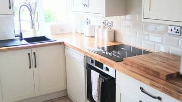 Microonde, forno, piano cottura, lavastoviglie