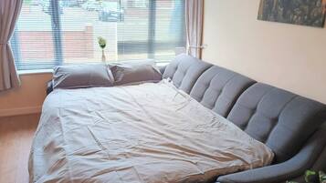 2 bedrooms, iron/ironing board, WiFi, bed sheets