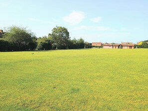 Property grounds - Lovely newly renovated bungalow in Bradwell sleeps up to 6, large private garden (Bradwell)