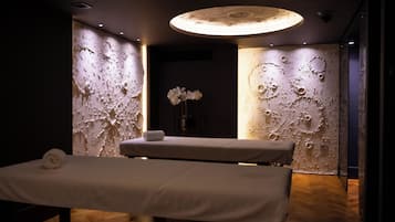 Sauna, Whirlpool, Dampfbad, Tiefengewebe-Massagen, Sportmassagen