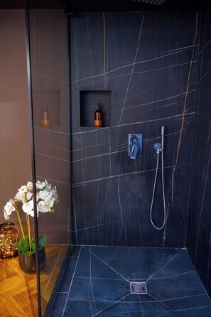Een sauna, een bubbelbad, een stoombad, een Turks bad/hammam