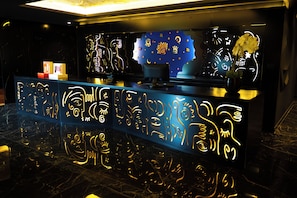 Sauna, hot tub, steam room, Turkish bath/hammam, body treatments