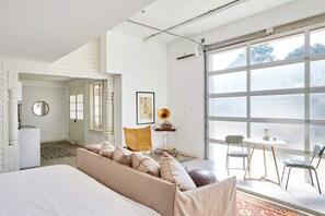 WiFi, bed sheets
