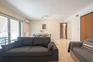 Living area - Cozy 2 bedroom flat near Gazi (Athina)