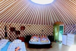 1 bedroom, bed sheets