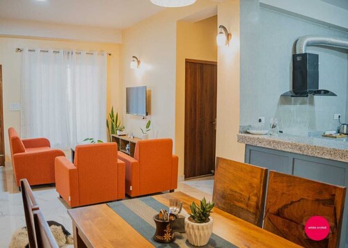 Entire apartment with 360 view/Parking.