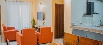 Entire apartment with 360 view/Parking.