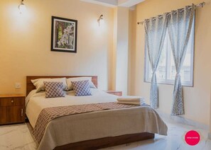 Iron/ironing board, free WiFi, bed sheets