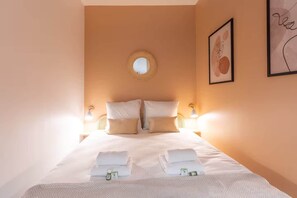 2 bedrooms, desk, iron/ironing board, WiFi