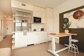 Fridge, microwave, dishwasher, coffee/tea maker