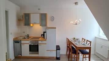 Kühlschrank, Ofen, Herdplatte, Geschirrspüler