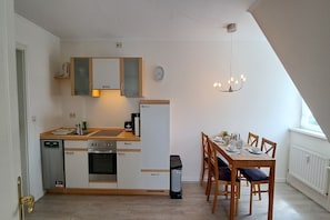 Frigorífic, forn, placa de cuina i rentaplats