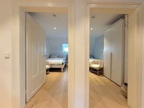 4 habitaciones, escritorio, wifi gratis y ropa de cama