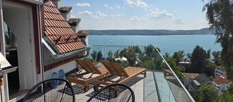 Spacious apartment Lieblingsplatz with terrace on the lake in Überlingen