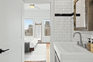 Hair dryer, towels - Ideally Located Haven | Relaxing Retreat in the Heart of San Antonio (San Antonio)