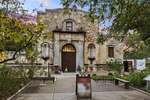 Exterior - 2 Units | Central San Antonio Stay | Ideal Location to Recharge & Explore (San Antonio)