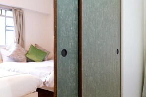 2 bedrooms, iron/ironing board, Internet