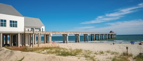 Una spiaggia nelle vicinanze