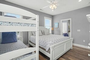 4 chambres, fer et planche à repasser, lit parapluie, Wi-Fi gratuit