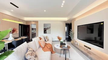 Apartamento, 3 quartos, acessível, sacada | Sala de estar | Livros