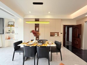 Apartment, 3 Bedrooms, Accessible, Balcony | Dining room